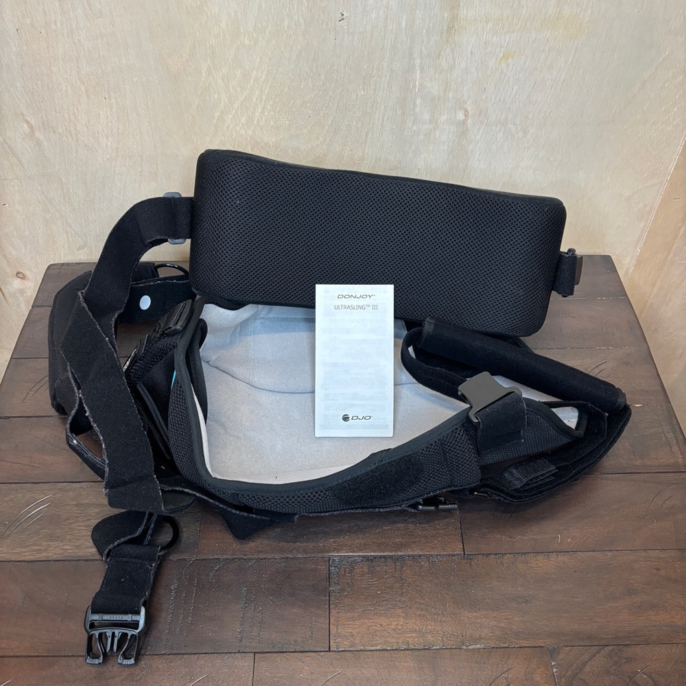 DonJoy UltraSling III for shoulder support Black‎ Medium Good Condition